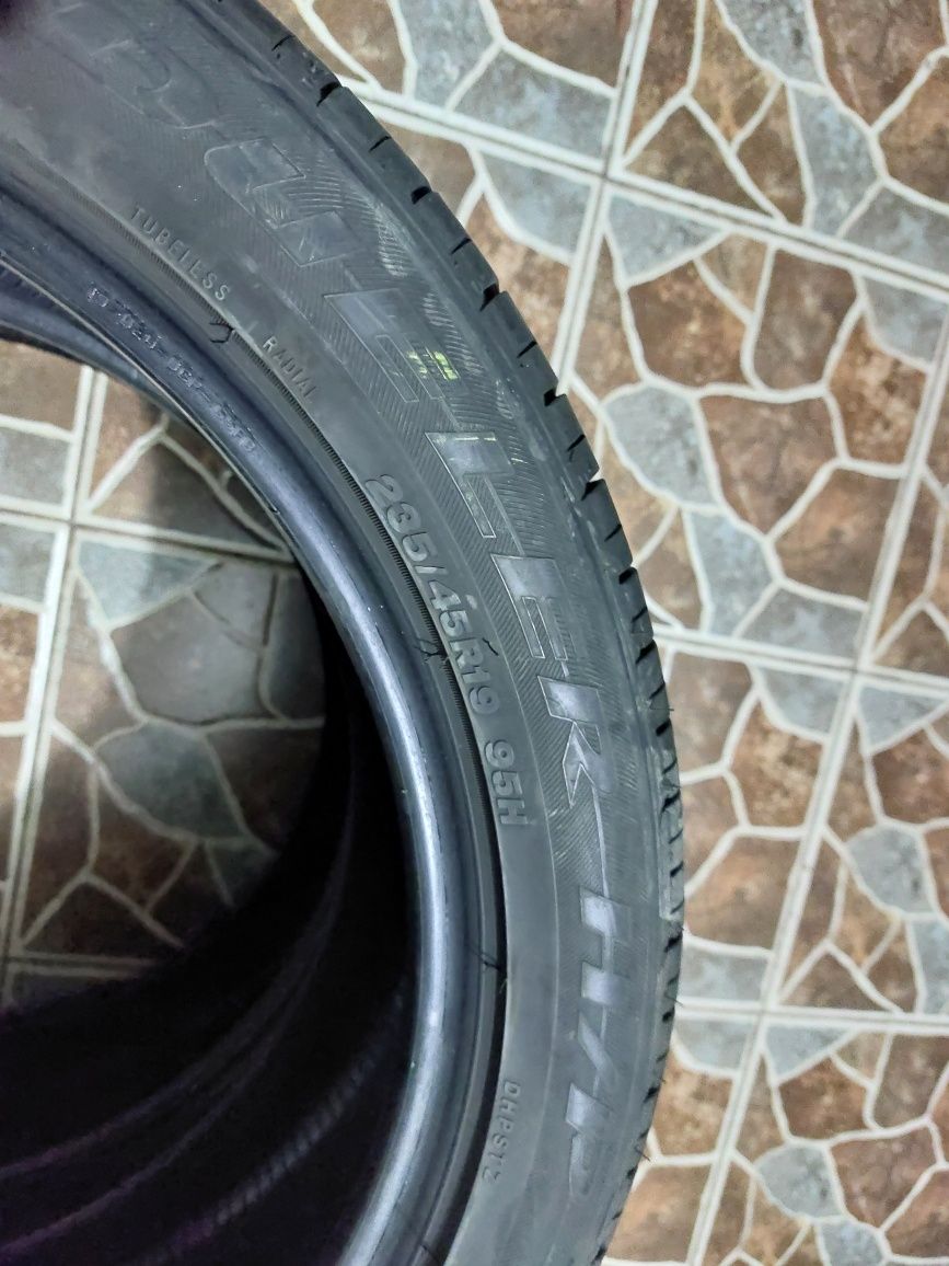 2 anvelope 235/45 R19 Bridgestone