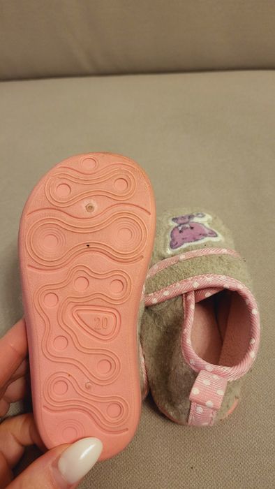 Vand papuci de casă pt fetită