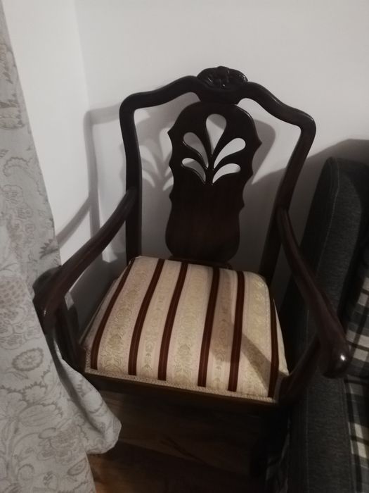 Vând masă mare extensibilă cu scaune baroc. stejar