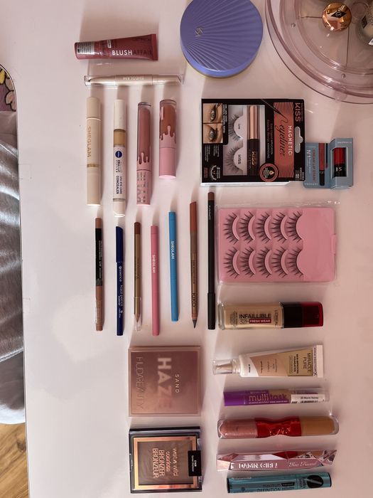 Декоративна Козметика: Huda, Dior, Fenty, MAC, Too Faced, Rare Beauty