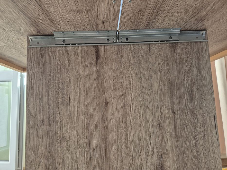 Разтегателна трапезна маса