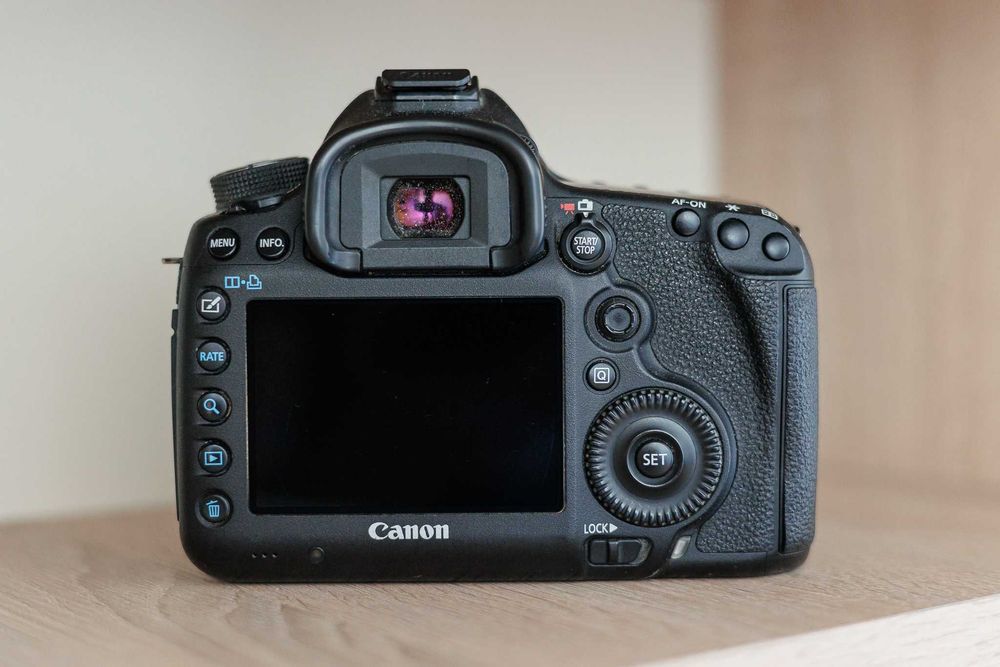 Canon 5D mark 3 DSLR Full Frame + obiectv Canon 50mm f1.4 Ultrasonic