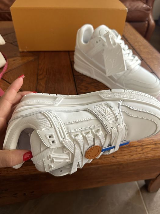 Маратонки LV trainer бели