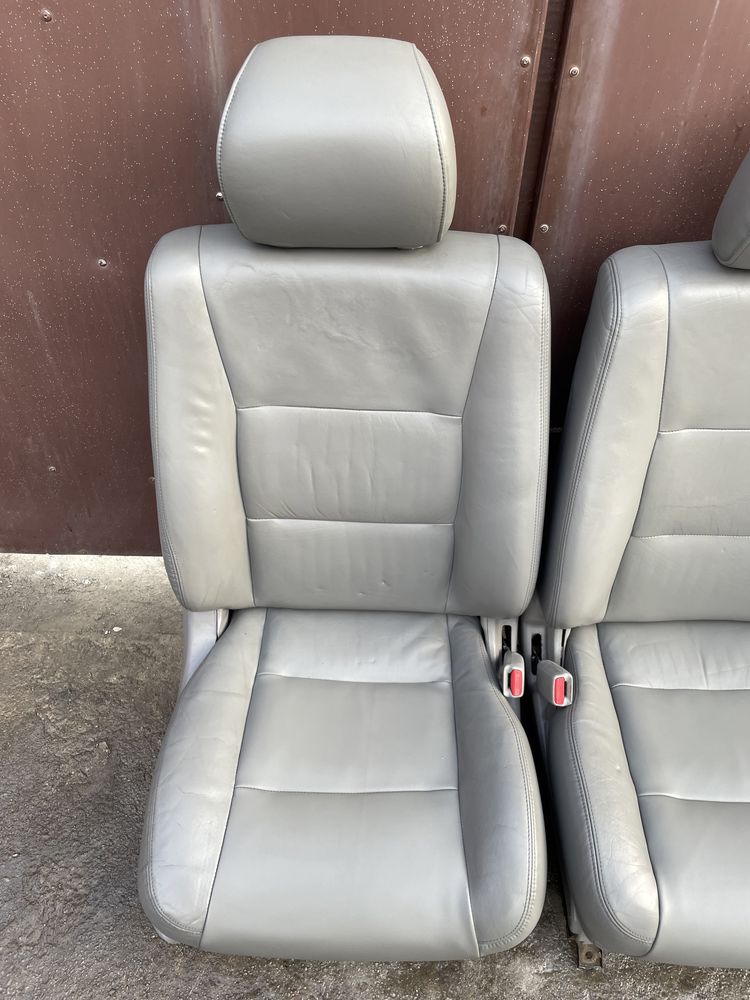 Передние сидения Toyota Land Cruiser 100/105 Электро