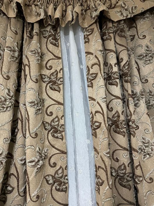 Шторы с тюльем хорошем состоянии 2,5 см высота ширина 4м