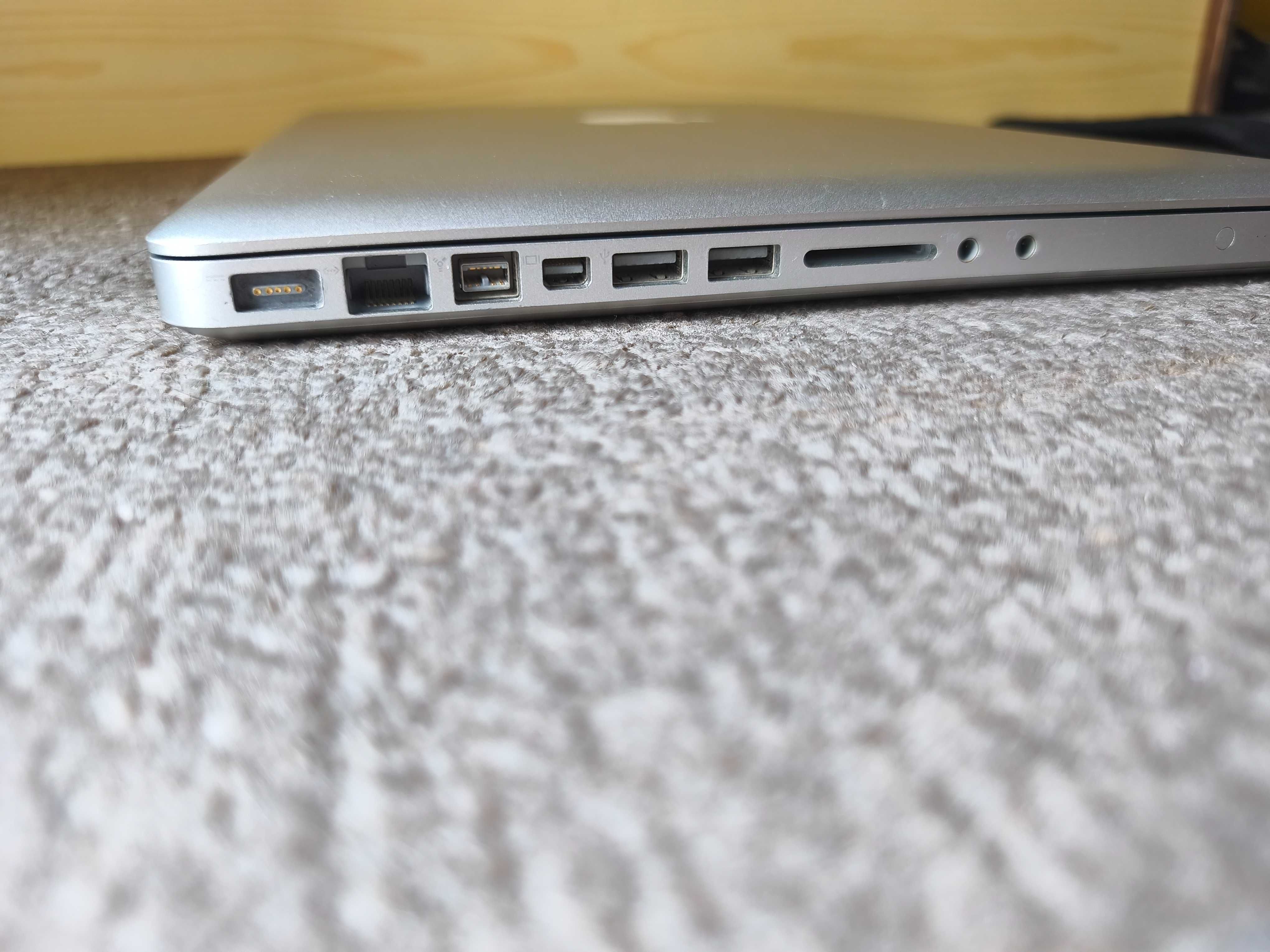 лаптоп Mac Book Pro