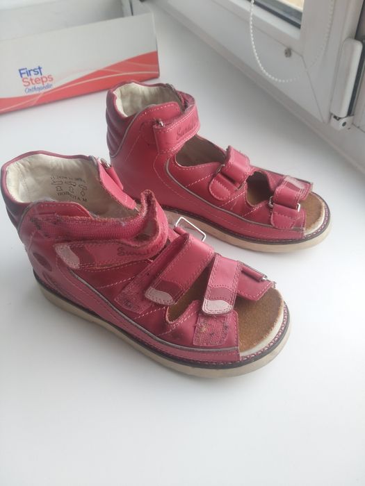 Ортопедические сандалии