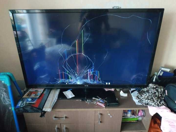 ПродамнерабочиеLed телевизорыYansinколичество2штукидиагональ102 и120см