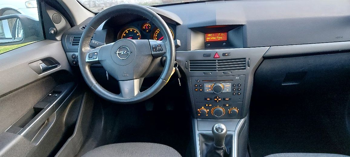 Opel Astra 1.6i 2005г.