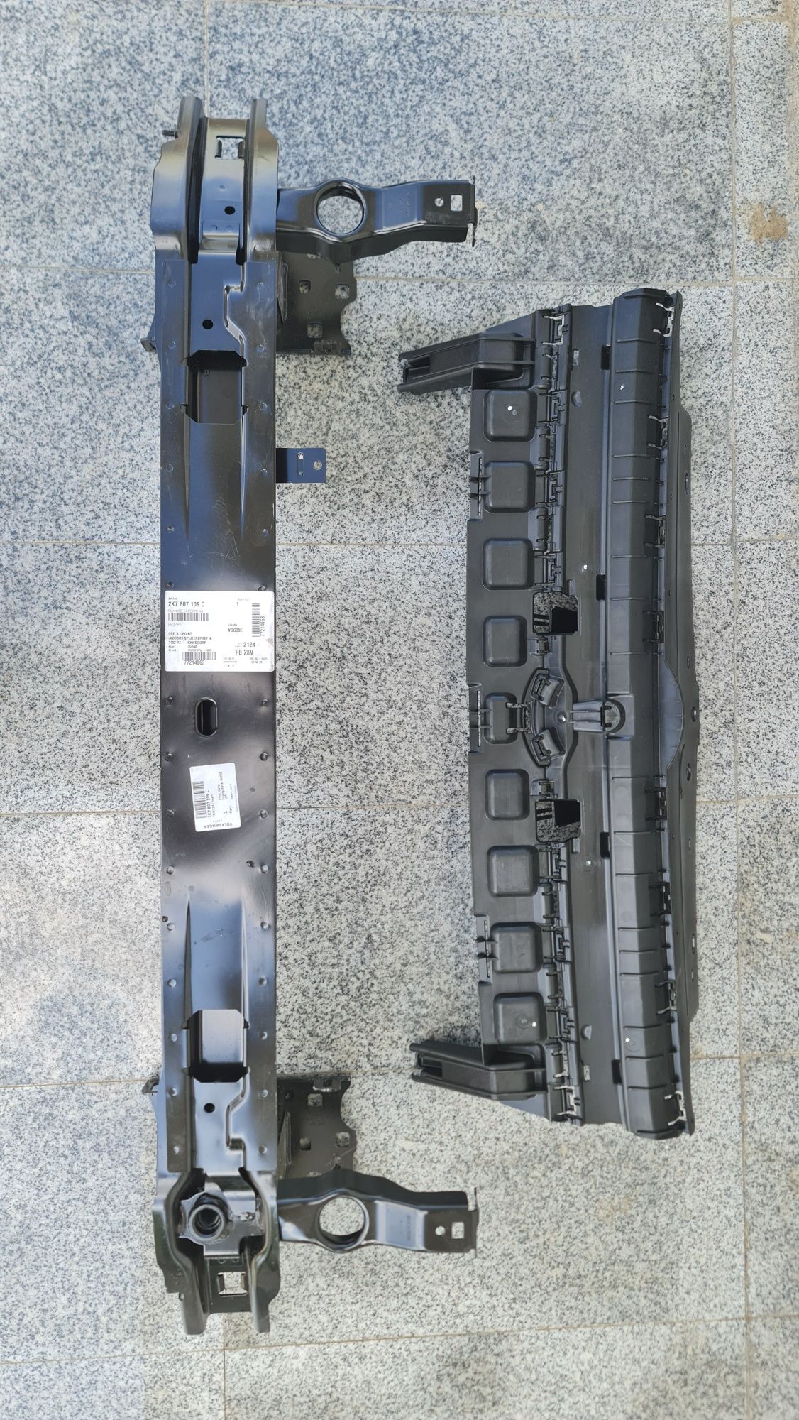 Armatura grila absorbant emblema grila radiator bara  VW Caddy 4 2k