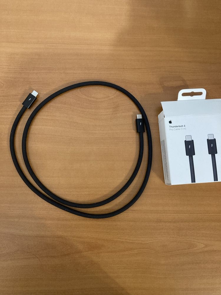 Thunderbolt 4 Pro кабел 1м – 40Gbps / 240W