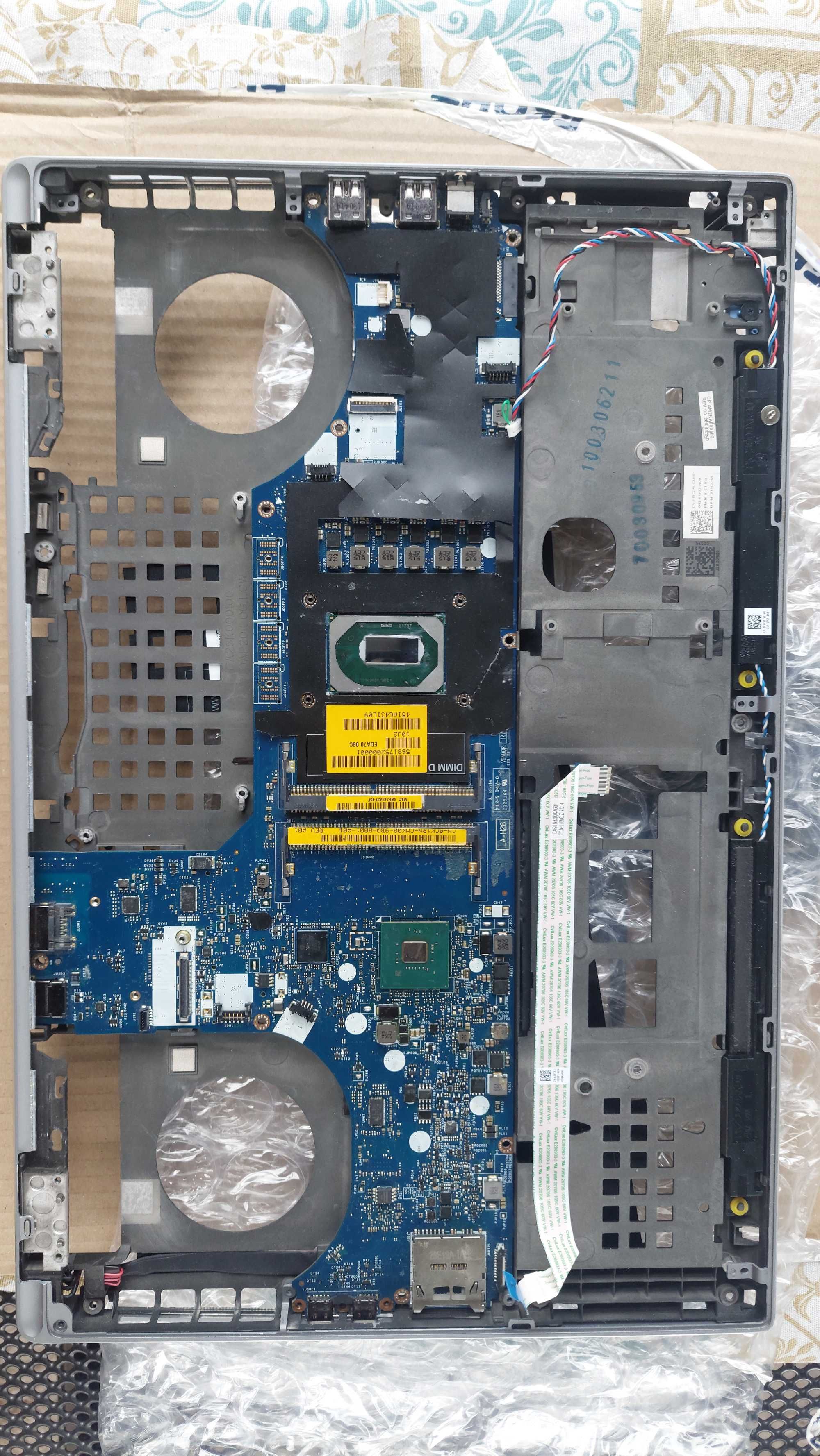 Dell 7740 i9 9880 rtx 4000 17'' 16gb 512 nvme всичко работи без дъното