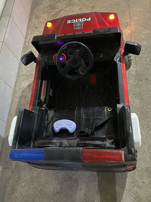 Продам электрическую машинку на пульте