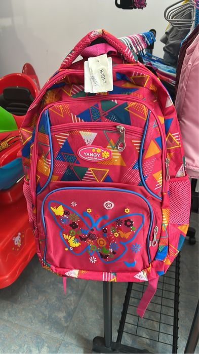 Раници чисто нови