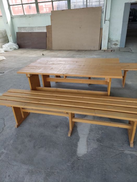Комплект 2 дървени пейки с маси