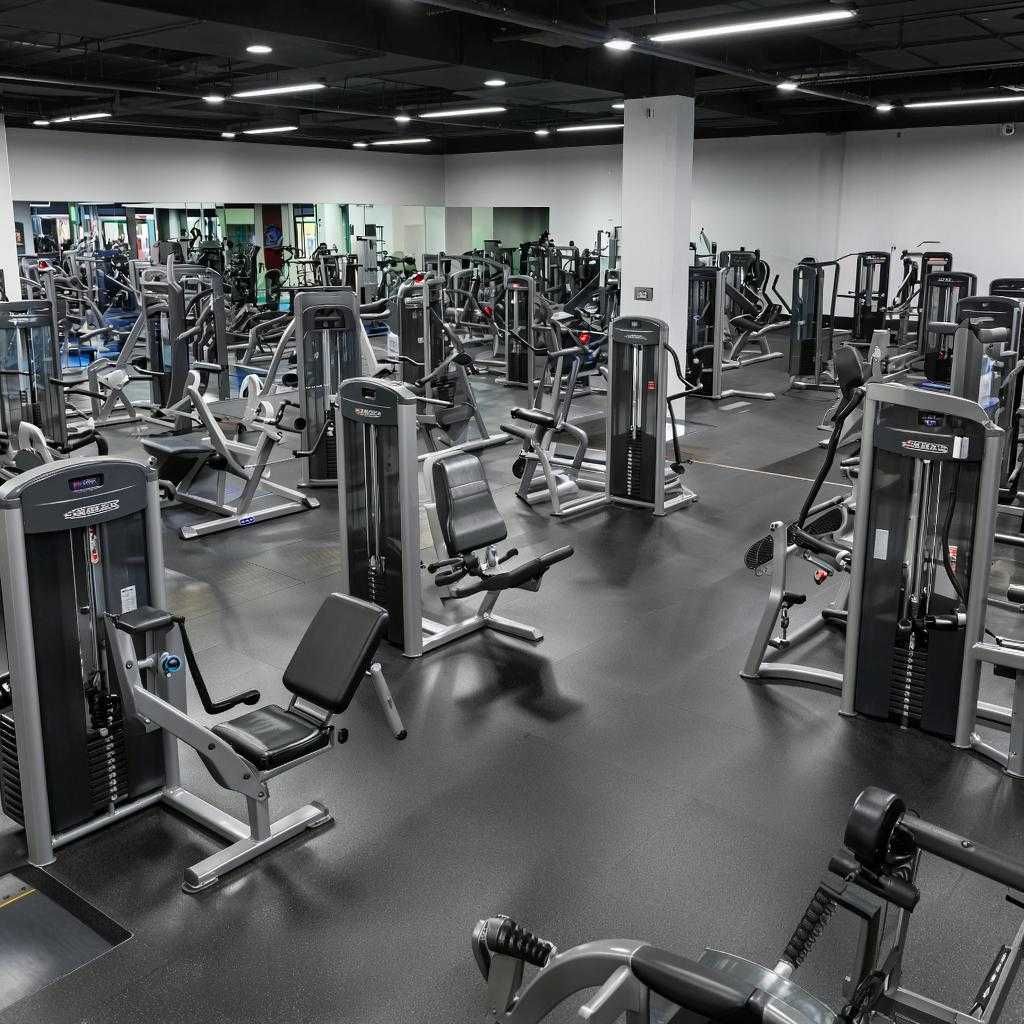 Fitness club ochishda yordam