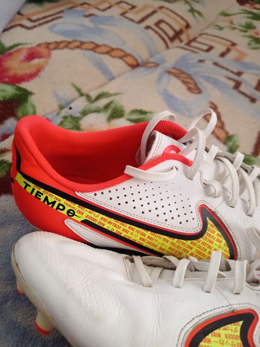 Ghete fotbal Nike Tiempo