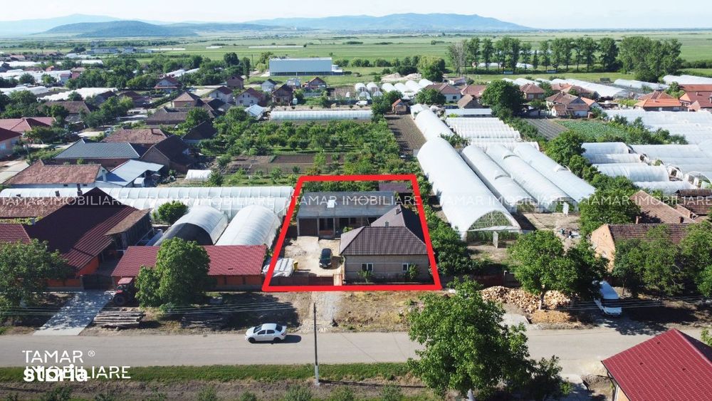 Proprietate cu 2 construcții - 348 mp Teren, 720 mp