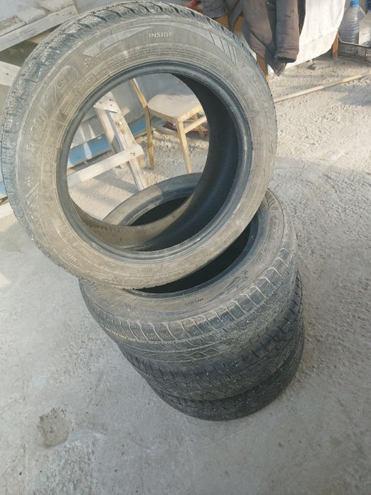 Продается б/у зимние шины.