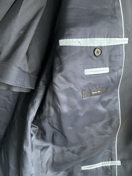 Costum BOSS lâna 100%