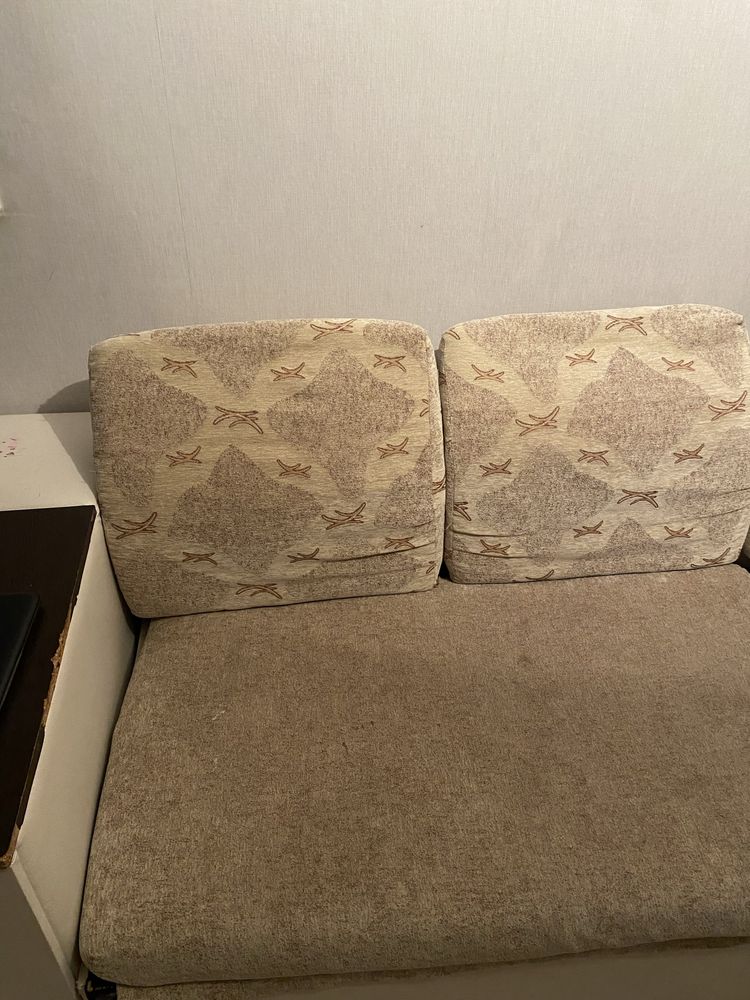 продаю диван вместе с подушками