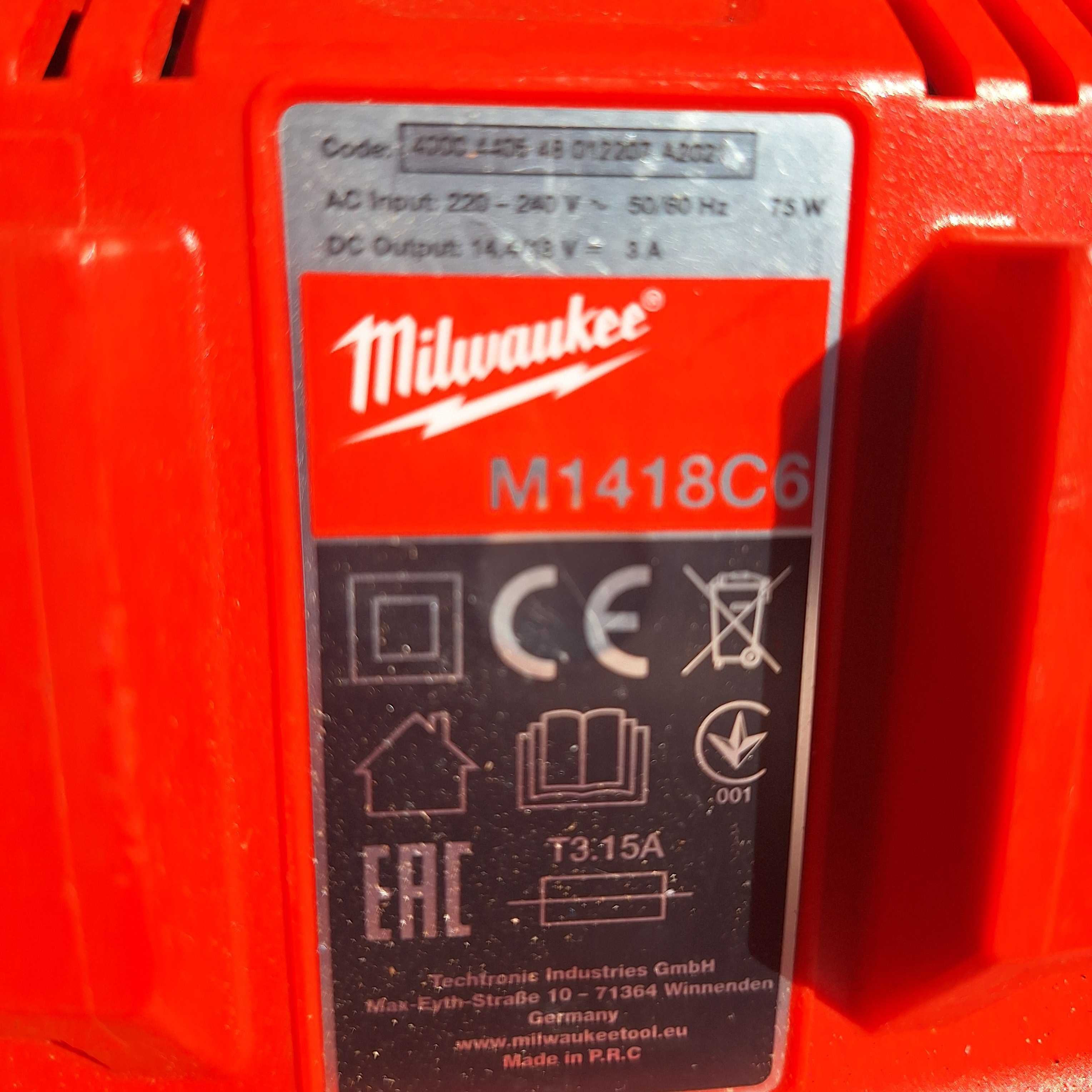 Statie incarcare acumulatori milwaukee