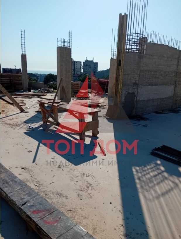 Тристаен!кв.Аспарухово!Площ 100кв.м.!Четвърти етаж!Асансьор!Код67453