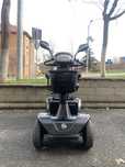 Scuter electric Sterling S700 pentru persoanele cu dizabilitati