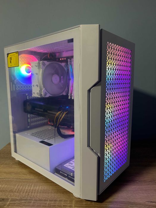 Уникален! Мощен Геймърски PC / Компютър