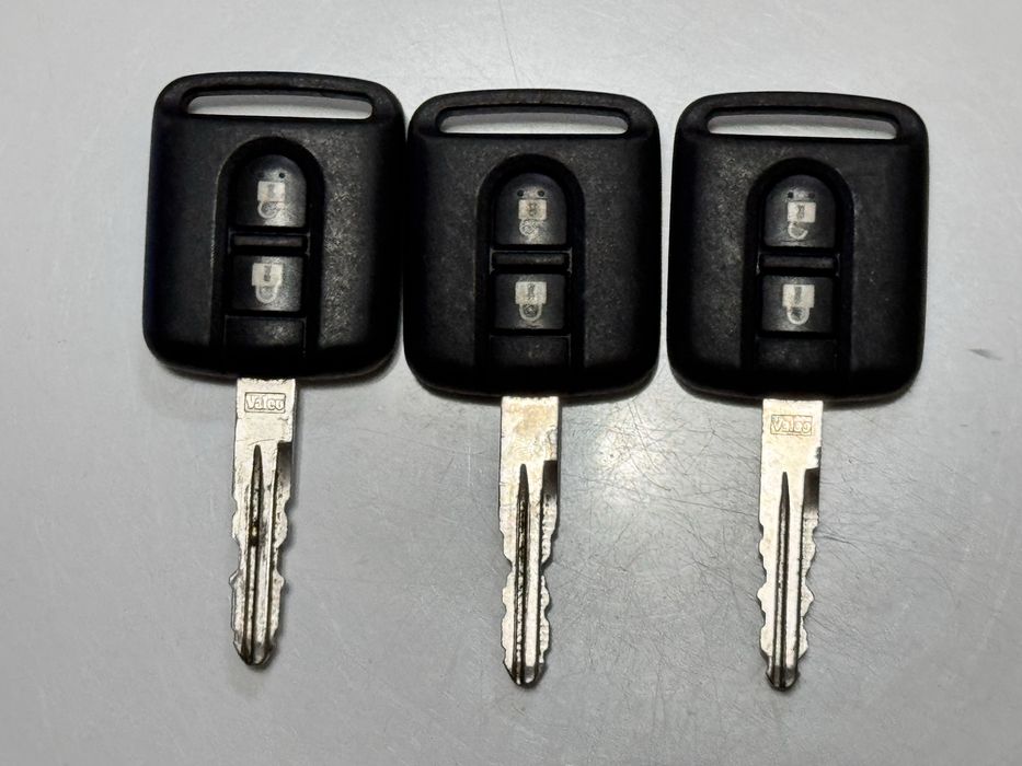 Оригинален ключ за Nissan с 2бутона с платка различни модели