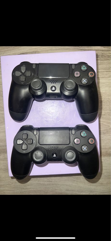 Конзола Playstation 4 с 2 джойстика