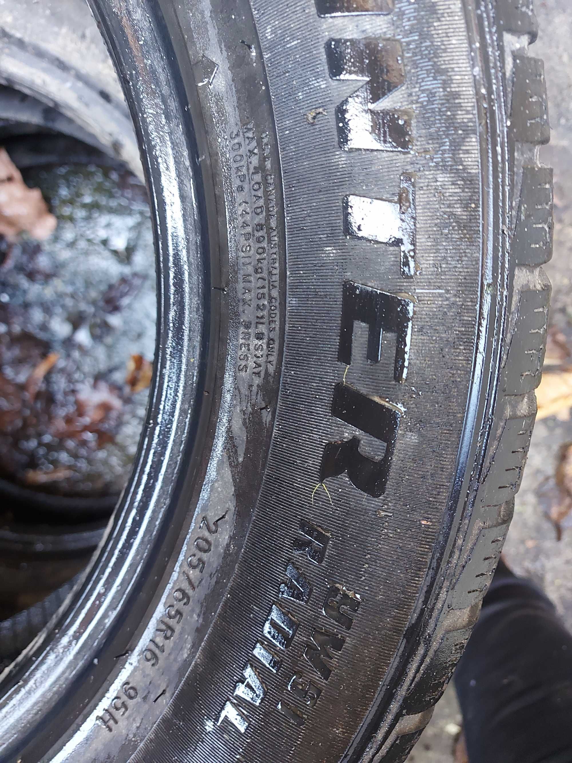Зимни гуми 4 броя, 205/65R16 95 H