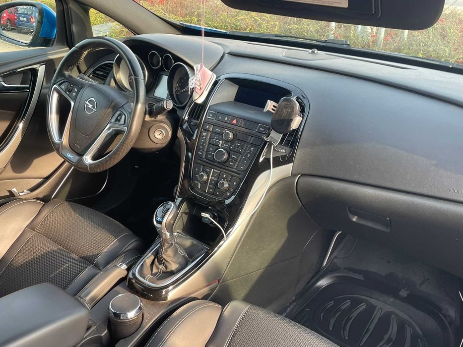 Opel Astra J GTC OPC - 70000km - 330cp