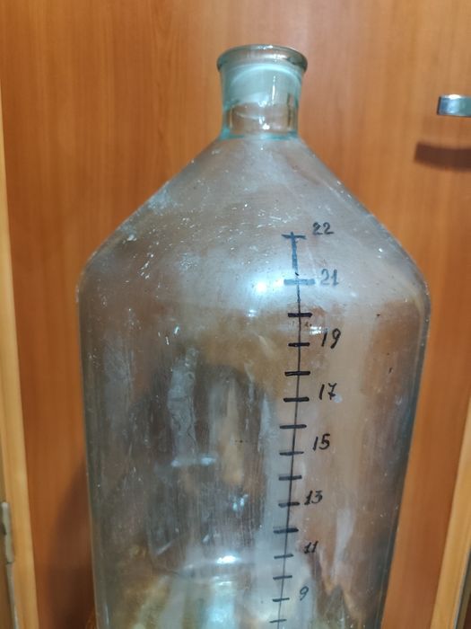 Бутыль стеклянный