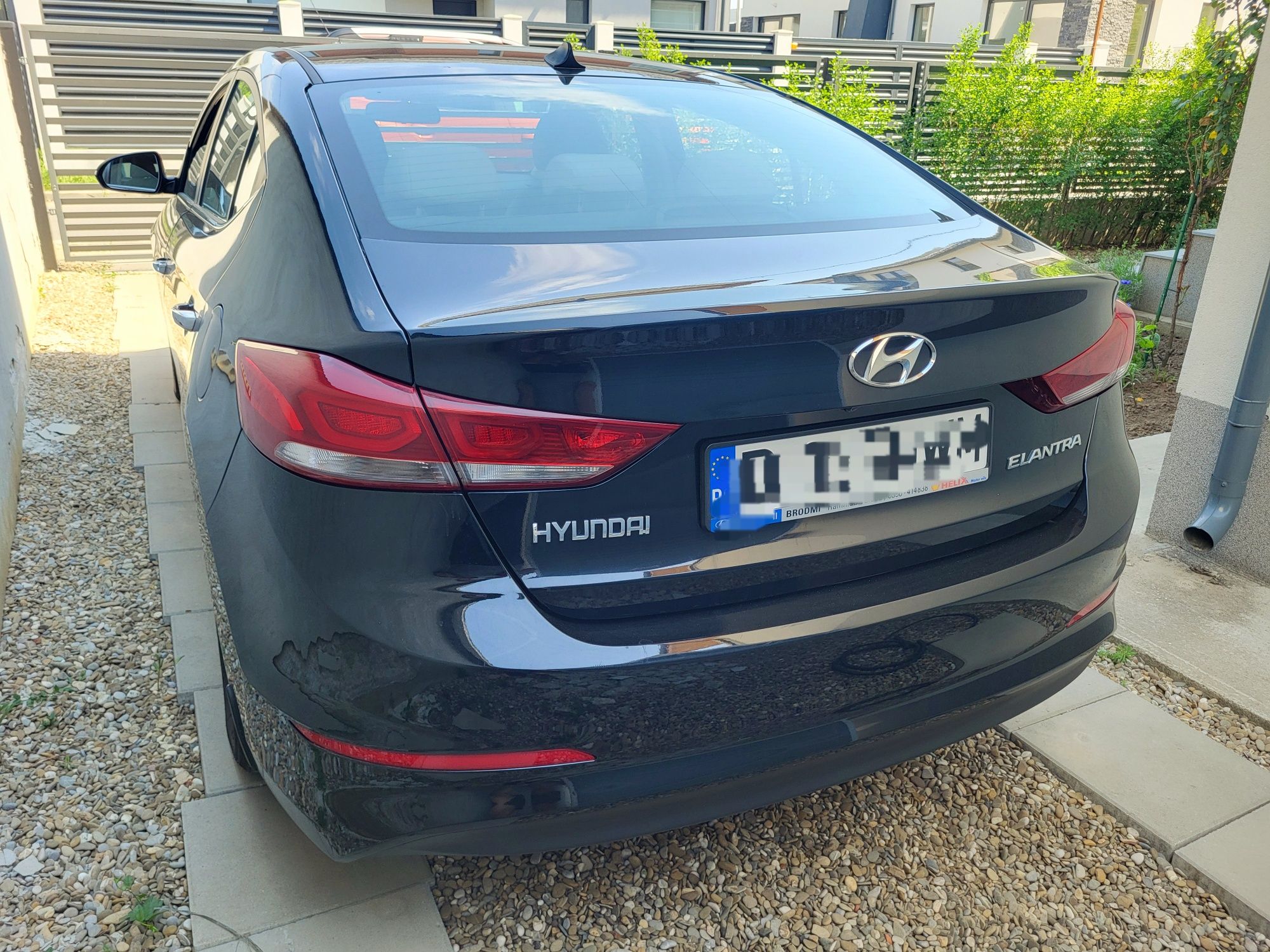 Hyundai Elantra 2016, Benzina