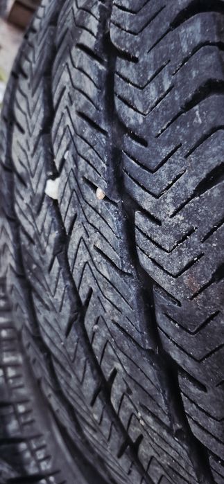 Vand 4 cauciucuri bune 215/65/r15C