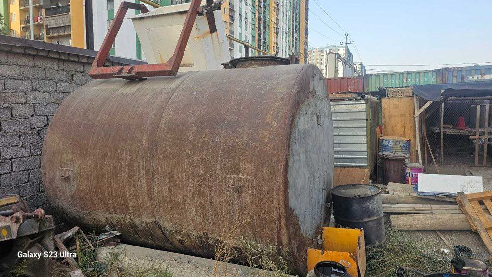Емкость для воды и прочего (ЖЕЛЕЗНАЯ) в отличном состоянии