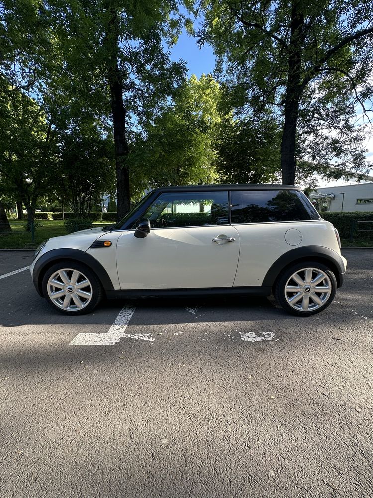 Mini Cooper 1,4 benzina