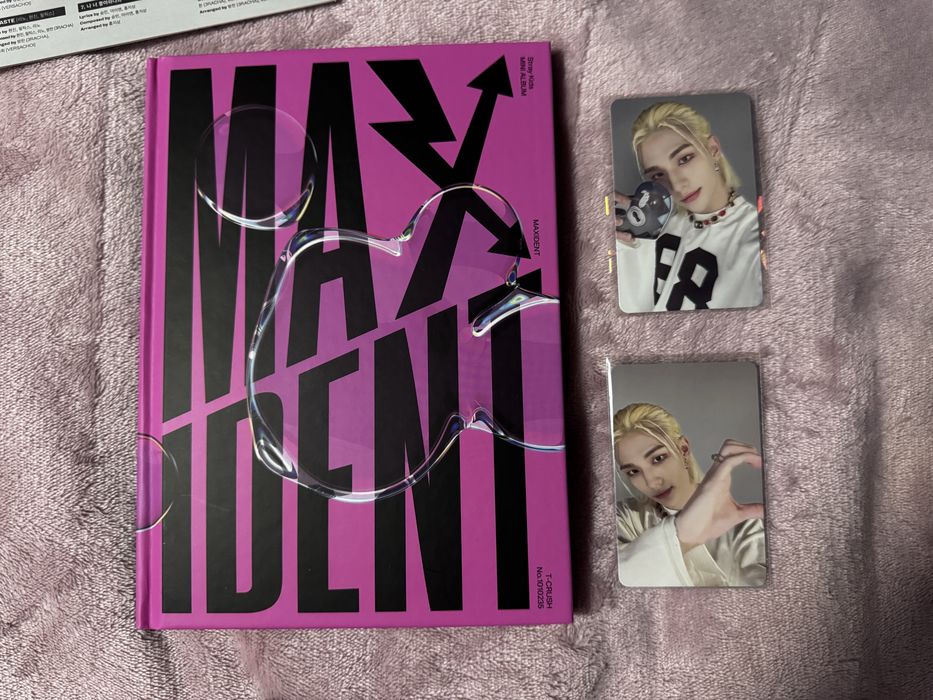 Maxident Stray kids албум с картички