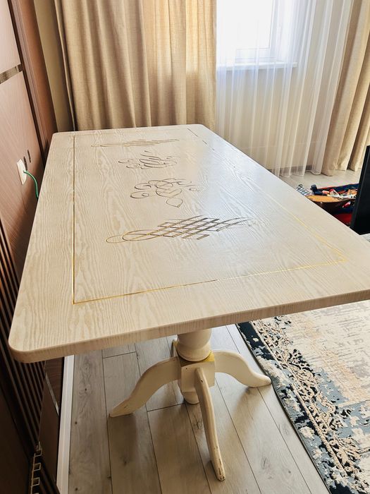 Стол из дерева( ручная работа)