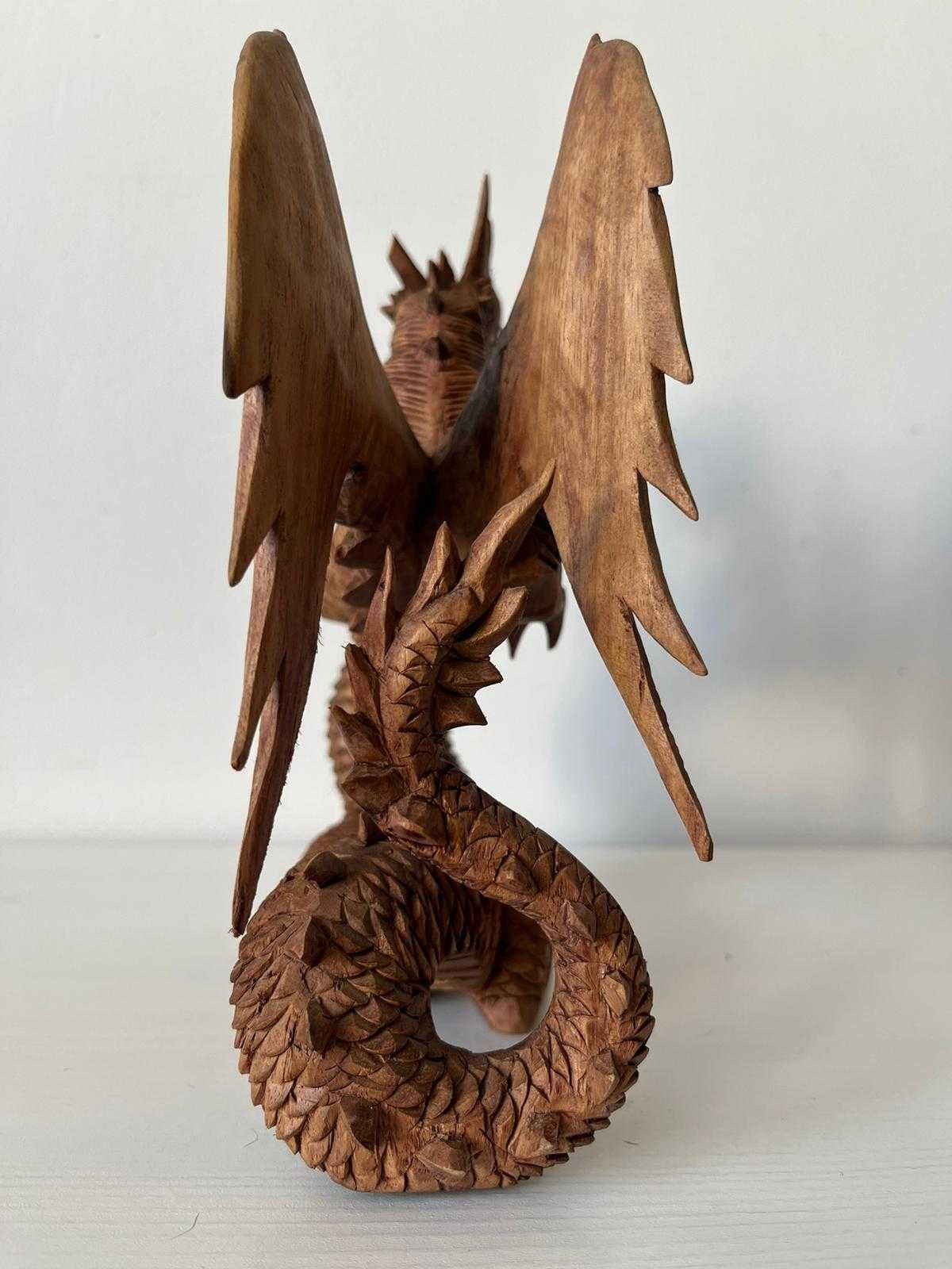 Dragon inaripat - in anul dragonului de lemn, Asia de sud -est