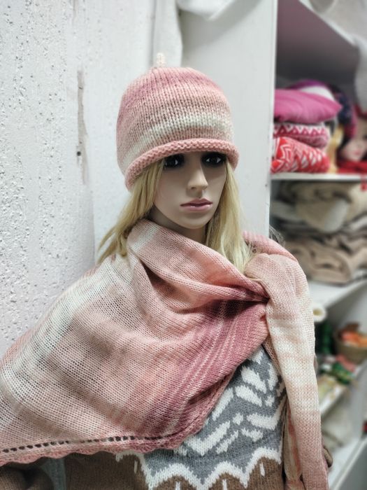 Шапка и бактус(косынка) ручной работы