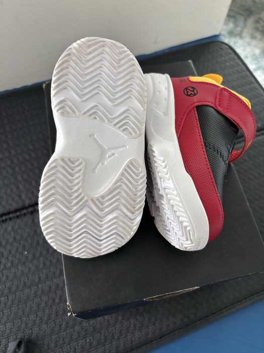 Бебешки маратонки Nike Jordan