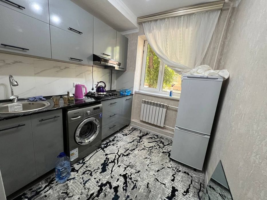 Продается 1 ком квартира 1 этаж район космос с мебелью и техникой