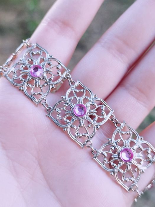 Veche bratara in filigran, placata cu argint, cu pietre roz