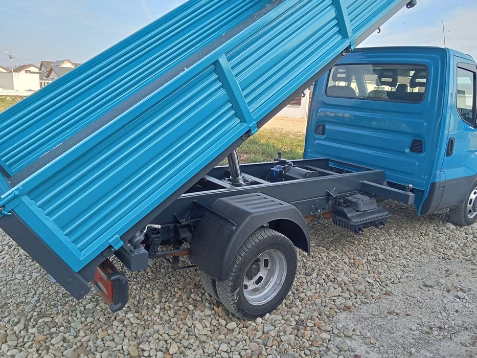 Iveco basculabil pe 3 parti