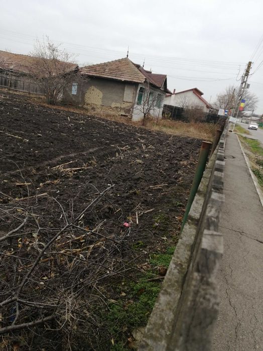 Casa + teren de vânzare