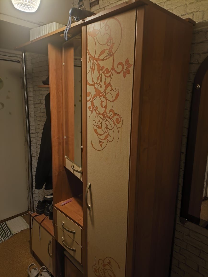 Продам прихожую.