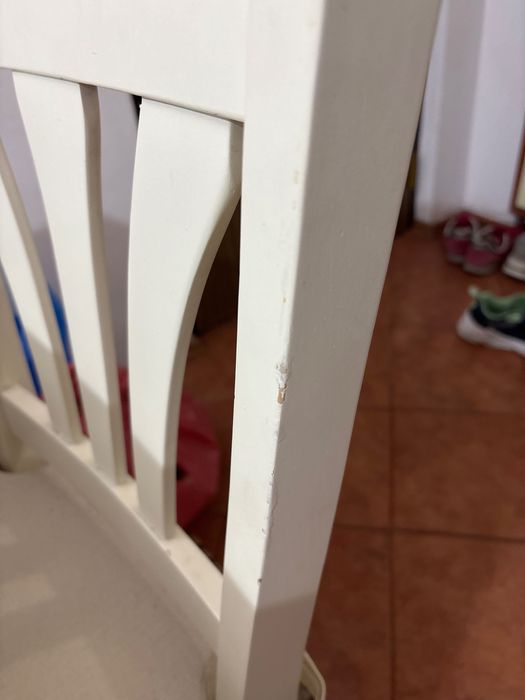 Vând set bucătărie  masă extensibila și 4 scaune