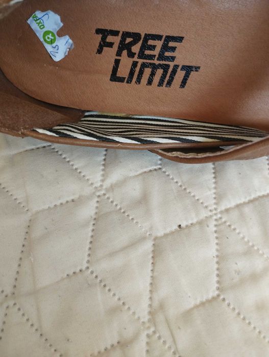 Дамски кожени обувки 37-38 (за по слаб крак)  6 лв.